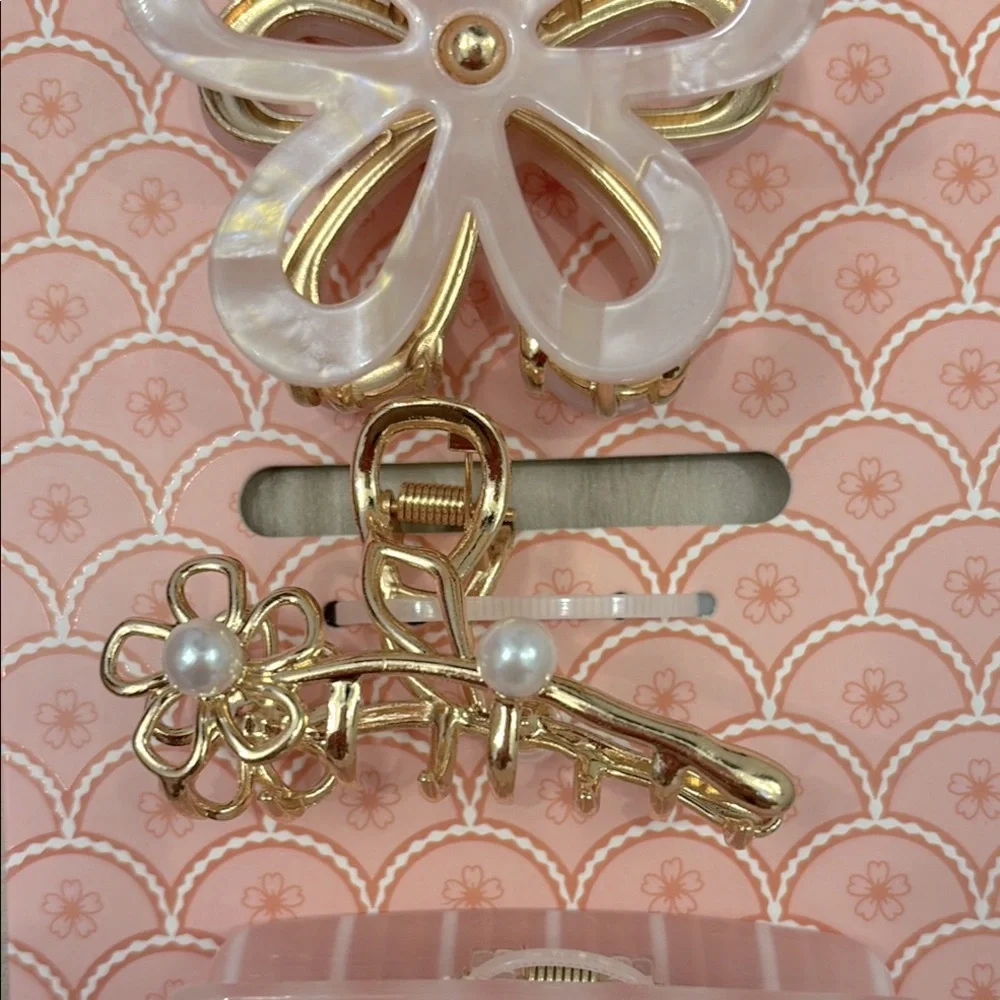NWT Nicole Miller Floral Pink and Gold flower Hair Clip Trio
